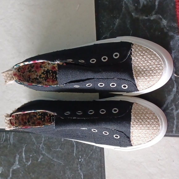 Gypsy Jazz  Slip On Sneakers in Cream Tweet & Black Like New, Sz 8 - Picture 1 of 8